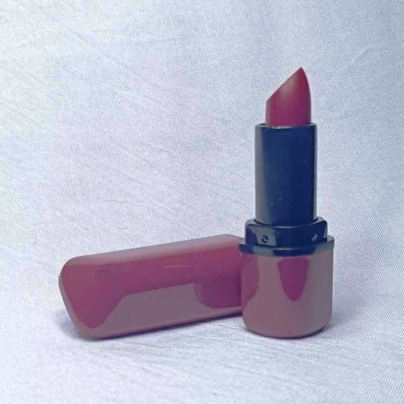 Luxurious Matte Velvet Lipstick - Long-Lasting, Intense Color